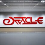 Oracle and Google Cloud executives shake hands, sealing AI partnership deal.